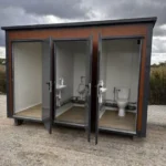 Module sanitaire avec cabine triple