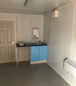 6 Meter langer, als Büro ausgestatteter Container mit Küche und Toilette – Bild 3