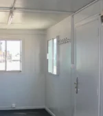 6 Meter langer, als Büro ausgestatteter Container mit Küche und Toilette – Bild 4