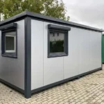 Bürocontainer mit Sonnenschirm – 6 x 2,40 Meter – Neu