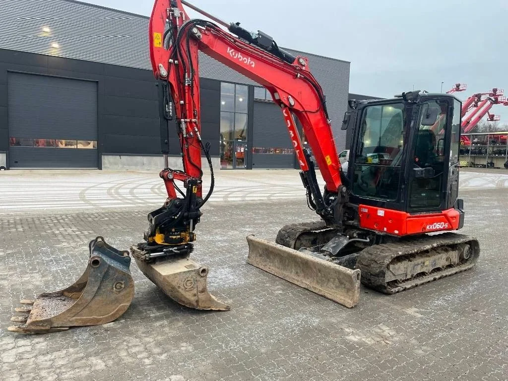 B2-1-5 KUBOTA KX060-50 + 3 LÖCHER – Minibagger 5,635 t, Baujahr 2020 – Bild 1