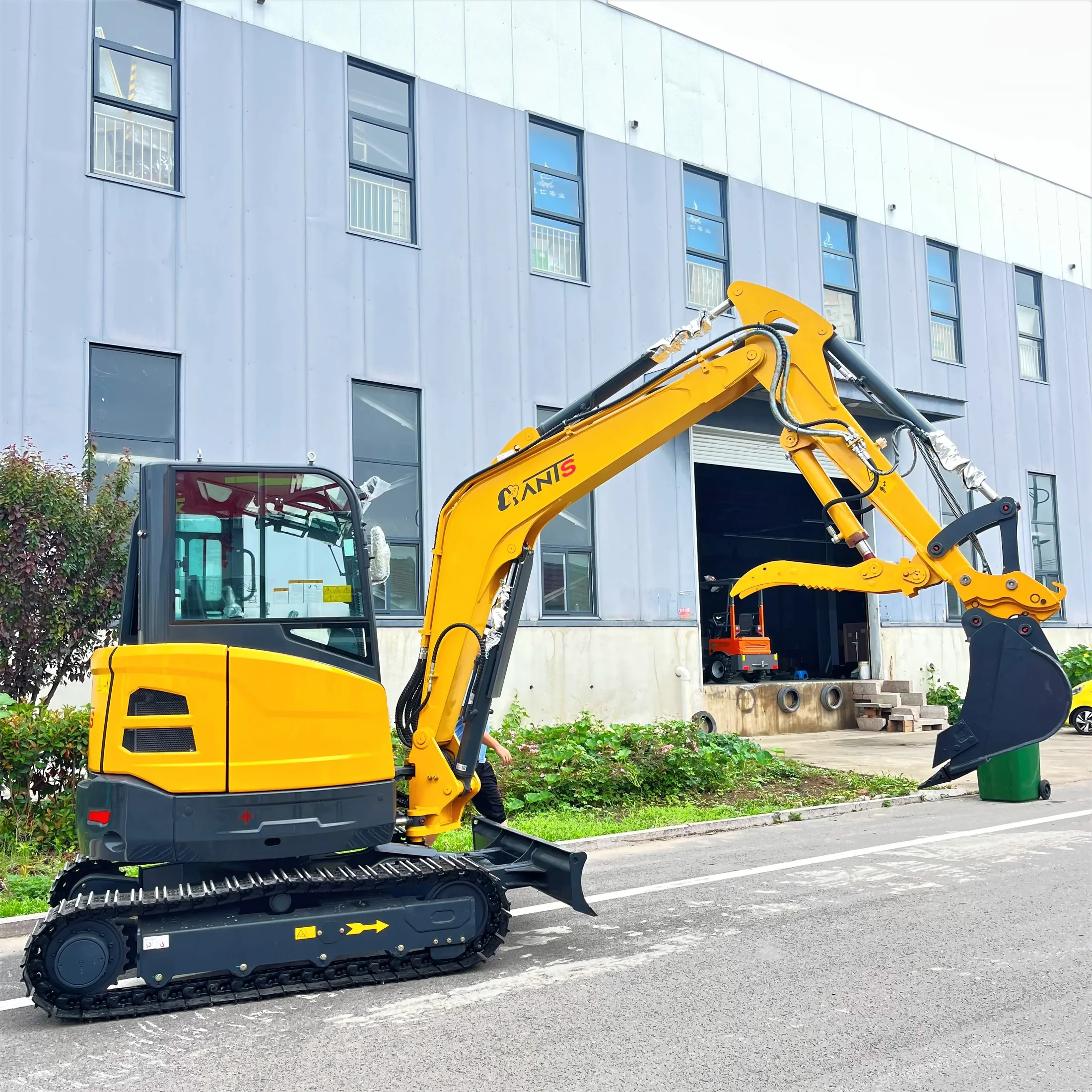 S847e4be2de90421f85591f374b11f9968 Kubota 3,5-Tonnen-Minibagger – Bild 1