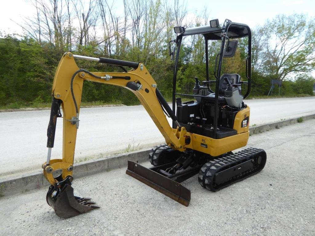 z3-9 CATERPILLAR 301.7D CR + 3 LÖCHER – 1,7 T Minibagger – Bild 1